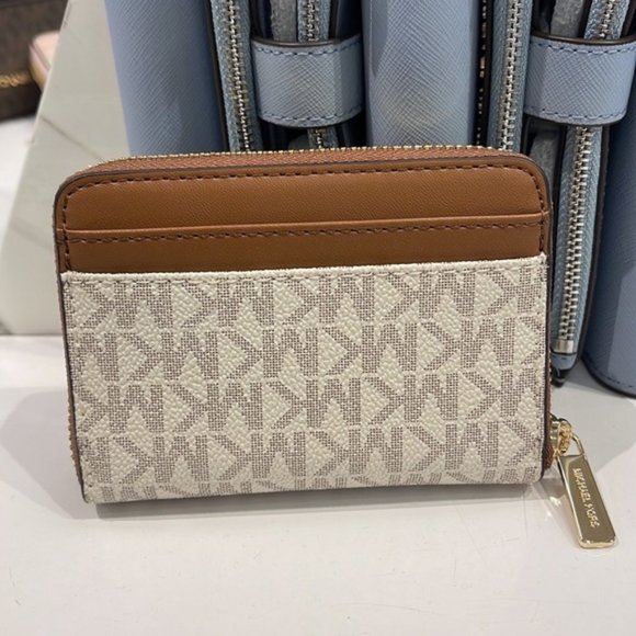 Michael Kors Jet Set Travel Medium Zip Around Card Case Vanilla - Picture 6 of 16